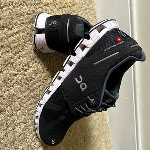 Worn once OnCloud Swiss Engineering Womens 9